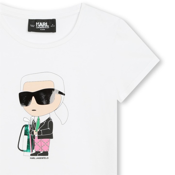 sleeveless t-shirt